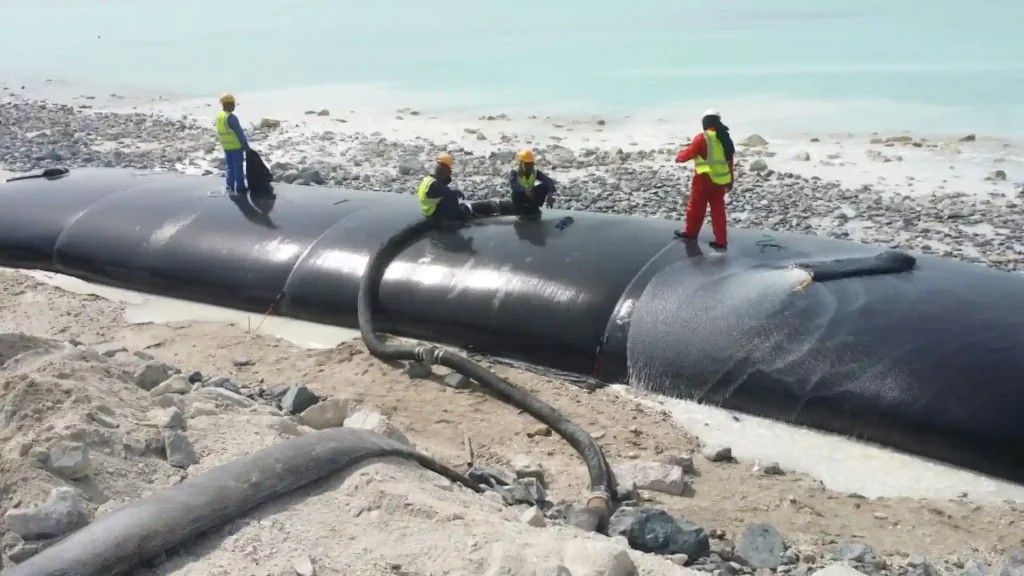 Estudios y diseños para estructuras de defensa costera. Tecnología e instalación de Geo contenedores